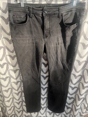 18W Jeans by Melissa McCarthy sliming boot cut jeans 💖👏